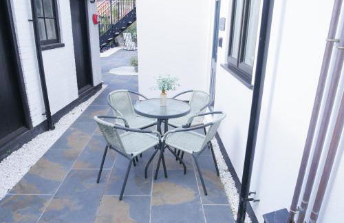 2 bed luxury duplex apartment in heart of Holt - Photo 15