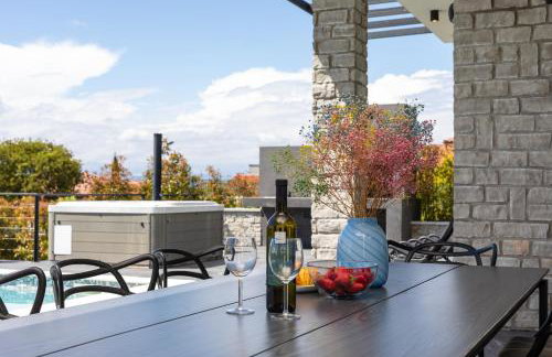 Villa Niko with heated pool, sauna and jacuzzi - Photo 3