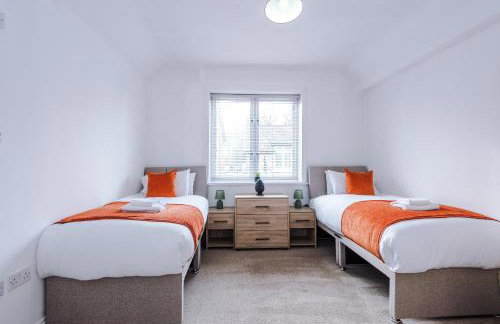 Modern 3 Bedroom House Perfect for Short and Long Stays - Foto 42