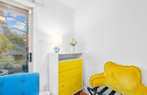 Nature-Inspired Stay with Pool, Fire Pits and More - Foto 26