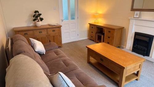 Ajax House - 2-Bed, Sleeps 5, Parking, WiFi, Contractors - Foto 4