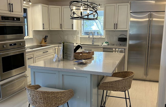 Beautiful Updated Stilted Home Makes For A Super Getaway. 3 Bedroom Home by RedAwning - Foto 13