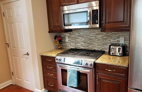 Chain O Lakes Nautical 4Bed 3Bath Waterfront with Bonus Room, Large Deck and Hot Tub - Foto 38