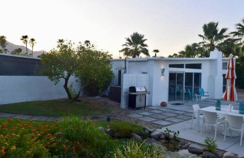 Live the Mid Mod Life at Mariposa Palms - Foto 54