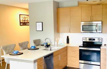 Cozy Uptown apartment with Gym and Swimming pool - Photo 14