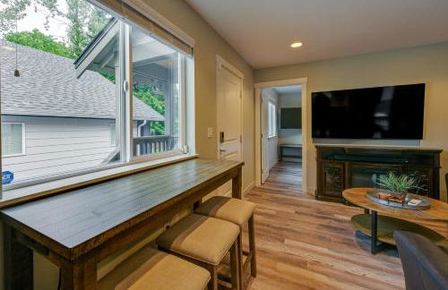 Easy Commuting! Modern SeaTac Unit with Fireplace - Foto 7