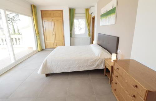 Disfruta de esta casa con fantásticas vistas, piscina y jardín privado situada en Can Isaac, Palau Saverdera, Costa Brava - ES-366-6 - Foto 27