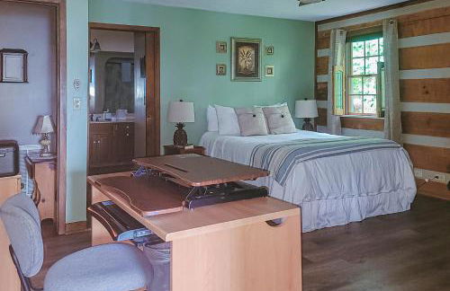 Scenic Lakefront Cabin Dock Water Activities Games - Foto 34