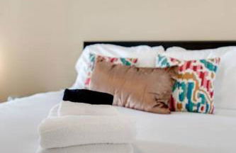 Prime Location With Balcony Near Broadway and Top Golf - Foto 14