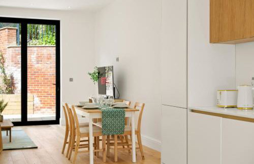 3 Bed House near Purley, by ARP Homes, Free Parking, Ideal for Long Stays & Insurance Bookings - Foto 15