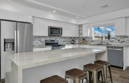 Wonderful 3 Bedroom Home Perfect for Getaway - Photo 14