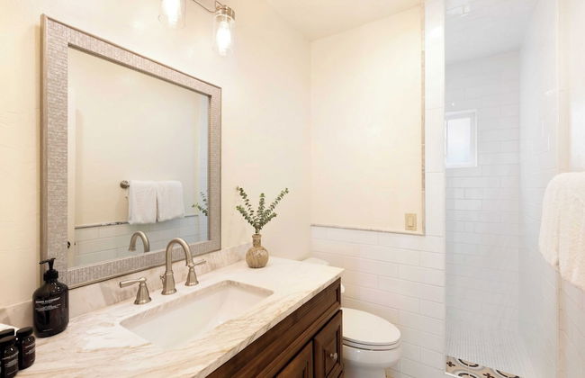 Shoreline by Avantstay Spectacular Beachfront Home w/ Fire Pit, Spa & Pool Table - Foto 39