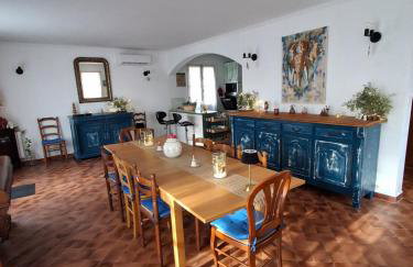 Les Ribas villa groupe, de 4 a 14 personnes, maison familiale, séjour nature, calme, Provence, Plaine des Maures, proche mer, Verdon, randonnée, terrain arboré, jeux enfants, pétanque, ping-pong, cuisine équipée, grande capacité, vacances en groupe - Foto 7