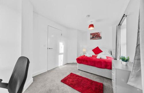 Opulent 2BR 2BA House with FREE Parking - Photo 35