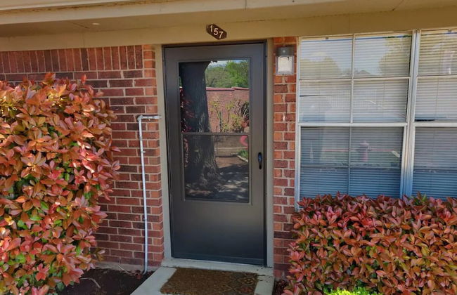 1 Bed Apartment next to SW Integris near Downtown - Photo 1