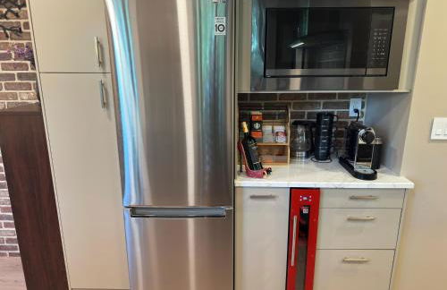 NEW! Urban Oasis, Chic 3-BR 2-BA Corner Unit, Steps Away from NYC! - Foto 14