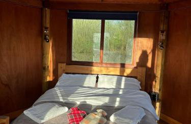 Kingfisher Riverside Glamping with private hot tub - Foto 21