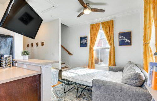 Walk to Beach Family Home with Patio in Galveston - Foto 6