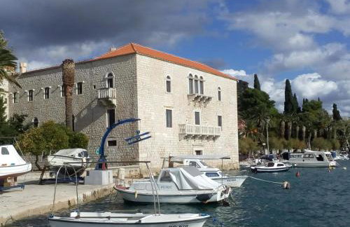 Old school apartment - Photo 34