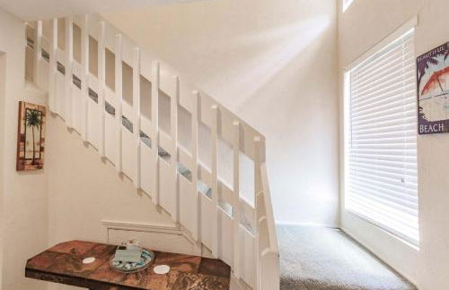 1205 PD Experience Coastal Charm in this Townhome - Foto 4