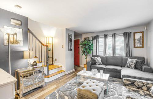 Newark Home with Deck and Fire Pit, 16 Mi to NYC! - Photo 4