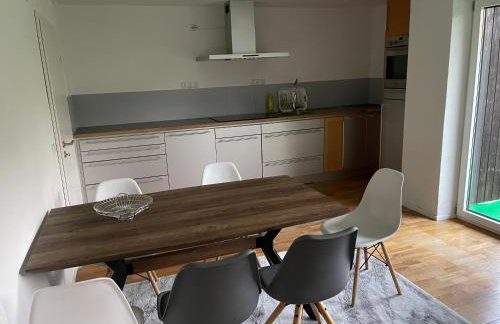 Bungalow in ruhiger Siedlung mit Terrasse und Stellplatz - Foto 4