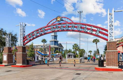 Seabrook 3BR Sleeps 10 w Backyard, Fire Pit Near Kemah - Foto 44