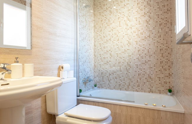 Holidays2Malaga Juan de Mena Apartments - Photo 64