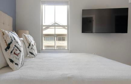 Landing Stylish 1BD Pool Clubhouse - Photo 13