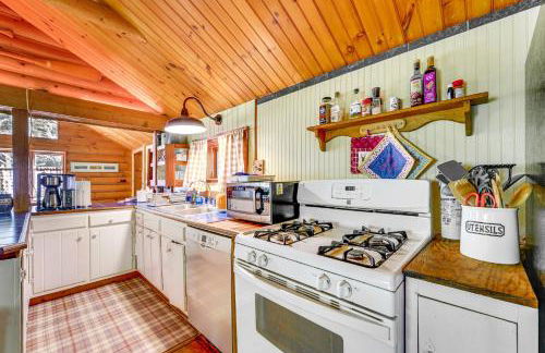 Saranac Lake Cabin with Deck Pets Welcome! - Foto 5