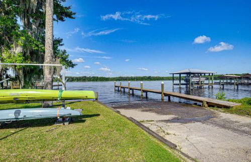 St Johns River Retreat in Welaka with Dock Access - Foto 12