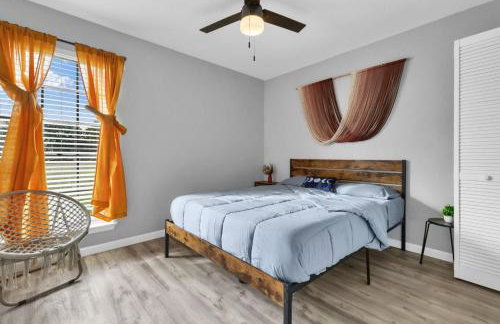 Spacious 2BR Condo close to Restaurants and Nightlife with WiFi - Foto 12