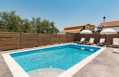 Maridenia Villa - Family Escape with Private Pool, by ZanteWize - Foto 30