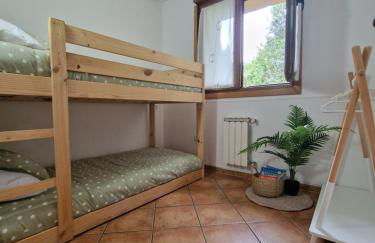 Apartamento familiar con jardín y parking privado - Foto 7