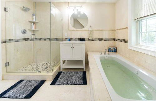 40 - 4BR Lakeview - Lakeside retreat near GJK View - Foto 31