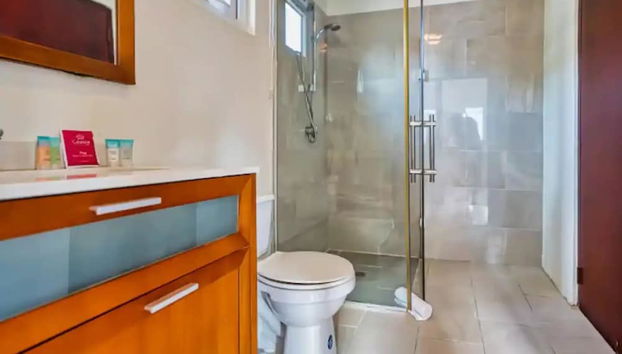 Spacious 6BR Villa w Pool Close2beach Sleeps 16 - Foto 4, Habitación