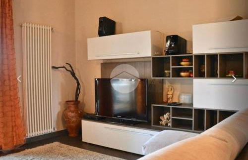 Casa Girasole - entire villa with pool - Foto 1