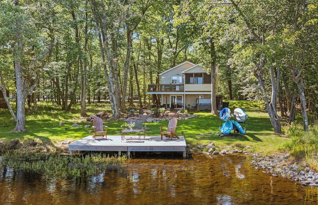 Lake Daze by Avantstay Lakefront w/ Modern Interior, Enclosed Porch & Hot Tub - Foto 2