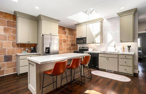 NEW Love Mi Getaway Loft with Deck on Washington Ave 110 - Foto 4