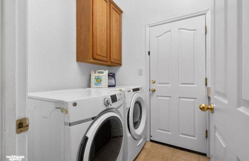 NorthWest Farmhouse - Photo 16