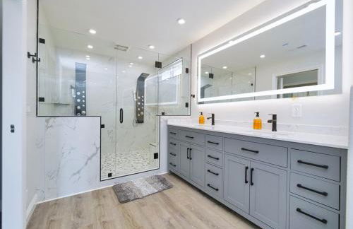 Renovated 5 Bd 3 Ba AC Private Deck Lawn - Foto 12