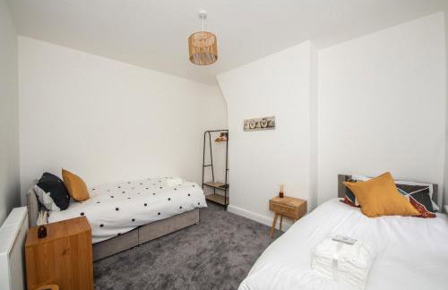Modern 4 Bedroom House Sleeps 10 Free Parking Liverpool - Foto 76