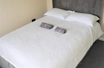 Luxe Cosy&Spacious 2 Bed House - Super Fast Wi-Fi & Private Parking Near GLO Airport & Cheltenham Racecourse - Foto 2