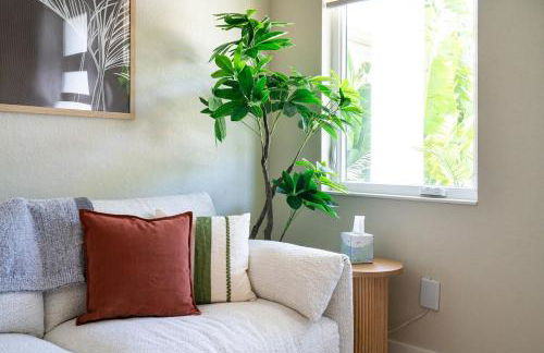 Chic & Spacious 4 Bedroom 3 Full Bathrooms Retreat in West Tampa and Pvt Backyard - Foto 66