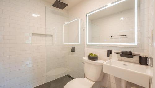 Modern Home 2 Miles to Virginia Tech - Foto 4, towels, Shower