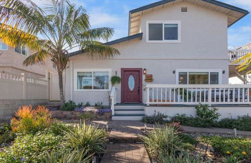 Luxe OB Home, Walk to Beach, Sauna, and Backyard - Photo 8