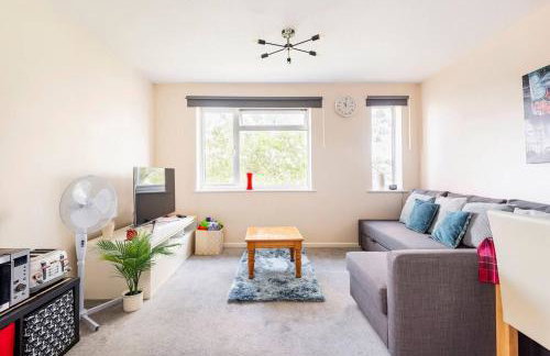 Cosy Milton Keynes Retreat with 2 Bedrooms - Photo 1