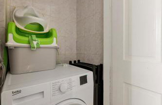 Modern 4 Bedroom House In Woodgreen - Foto 39