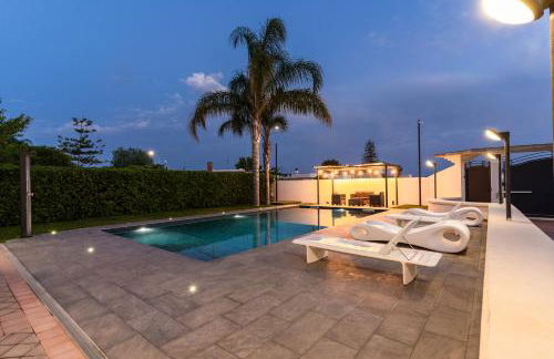 Deep Blue Sea - Photo 48