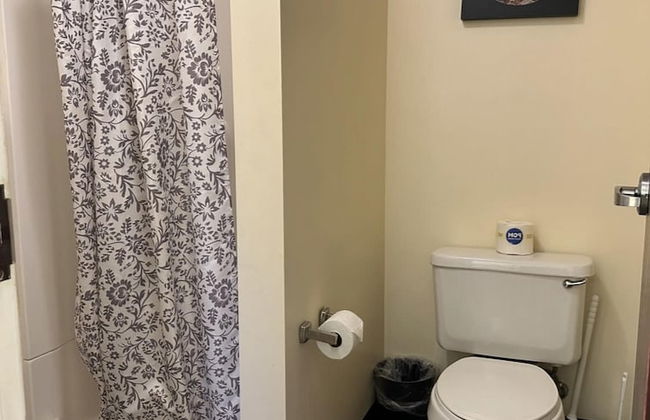 2 Bedroom Downtown Apt City Views Park Walk - Photo 15